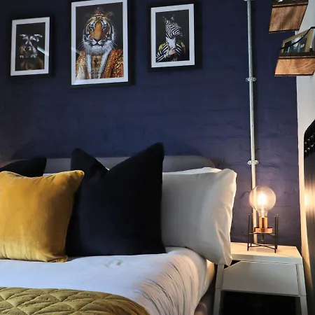 Quirky And Cool Christmas Steps 2 Bed Lejlighed *