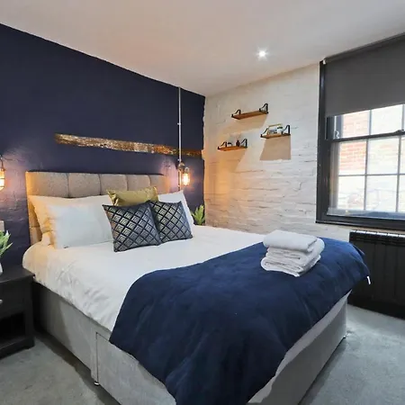 Quirky And Cool Christmas Steps 2 Bed *