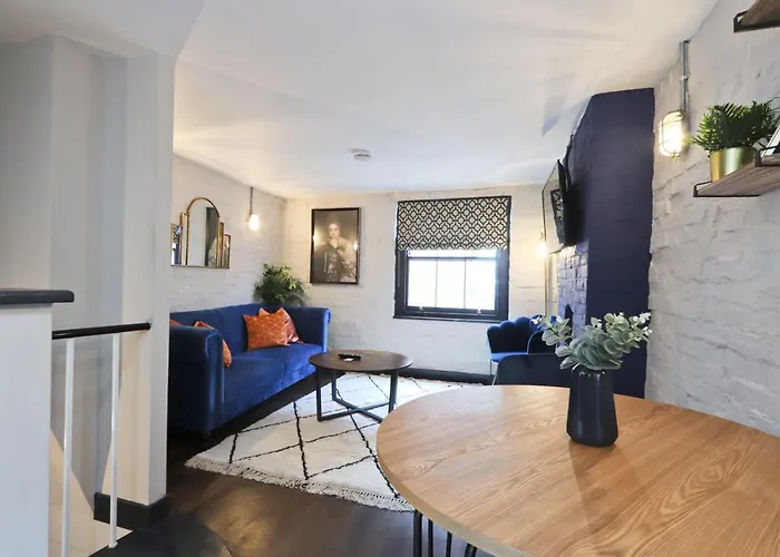 Apartment Quirky And Cool Christmas Steps 2 Bed *