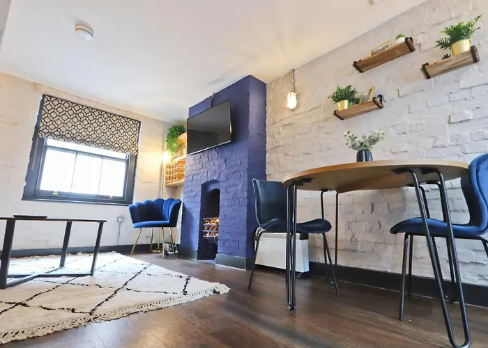 Apartment Quirky And Cool Christmas Steps 2 Bed Bristol