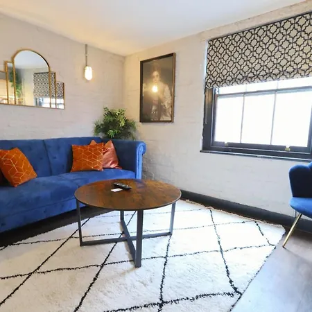 Apartment Quirky And Cool Christmas Steps 2 Bed *